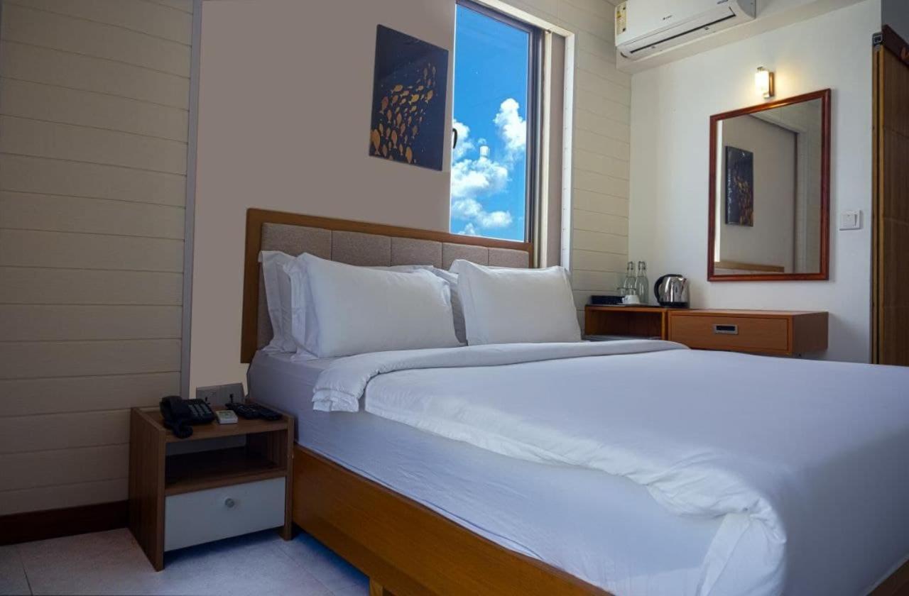 Araamview Hotell Hulhumale Exteriör bild